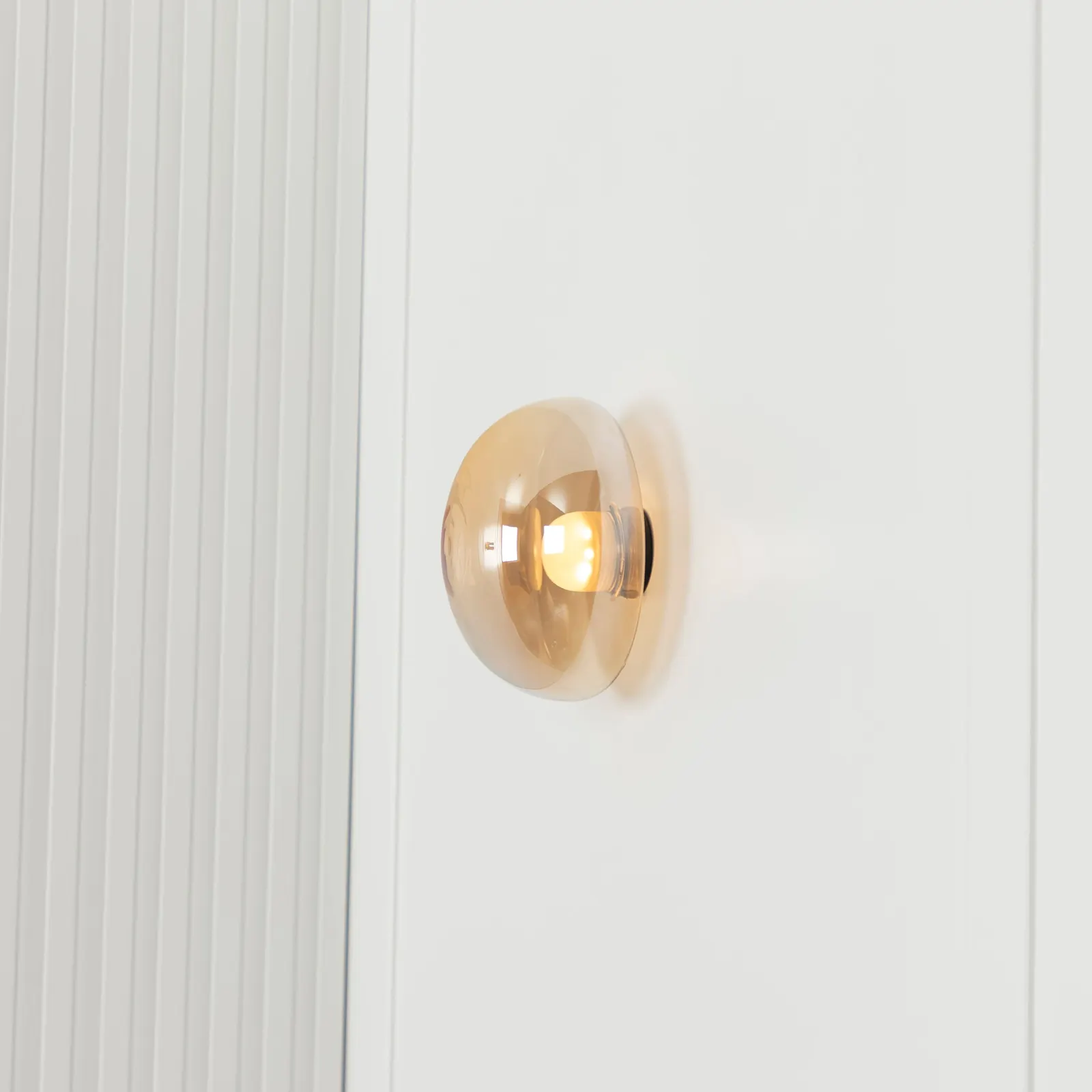 Labranda Tekli Bal Camlı Siyah Led Aplik 10 cm